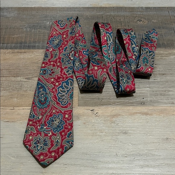 Strathmore Other - Strathmore Men’s Elegant Paisley Floral Red Blue Men's Tie Silk Career Business